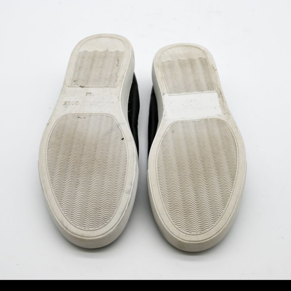 Kenneth Cole is 7.5  (37.5) - Picture 2 of 4